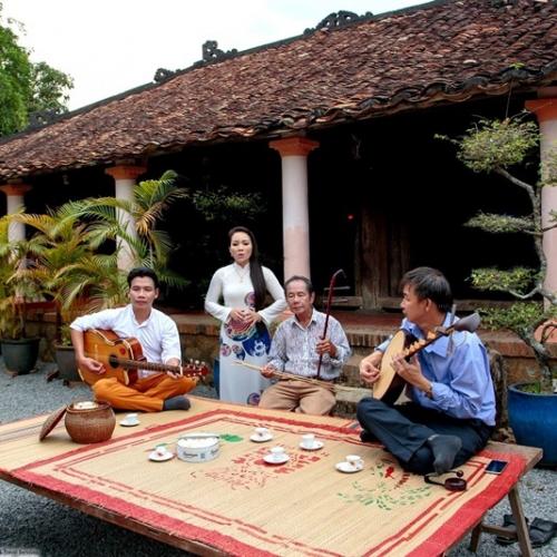 UNESCO protected musical art of "don ca tai tu".